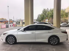 2022 Lexus ES 200 Excellence, белый — фото 3
