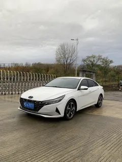 2021 Hyundai Elantra 1.5L CVT LUX Premium, белый — фото 1