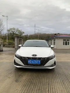 2021 Hyundai Elantra 1.5L CVT LUX Premium, белый — фото 2