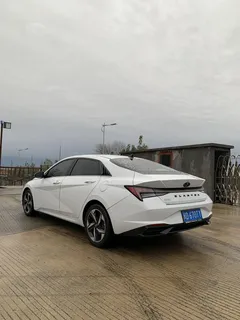 2021 Hyundai Elantra 1.5L CVT LUX Premium, белый — фото 6