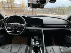 2021 Hyundai Elantra 1.5L CVT LUX Premium, белый — фото 11