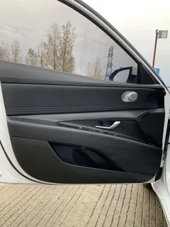 2021 Hyundai Elantra 1.5L CVT LUX Premium, белый — фото 17