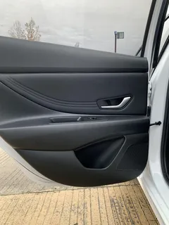 2021 Hyundai Elantra 1.5L CVT LUX Premium, белый — фото 18