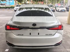 2021 Lexus ES 200 Excellence, белый — фото 3