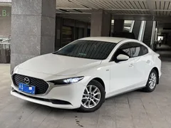 2021 Mazda Mazda3 2.0L AT, белый — фото 1