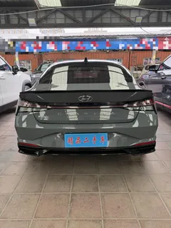 2022 Hyundai Elantra 1.5L CVT LUX Premium — фото 4