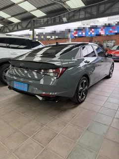 2022 Hyundai Elantra 1.5L CVT LUX Premium — фото 5