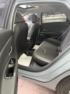 2022 Hyundai Elantra 1.5L CVT LUX Premium — фото 6