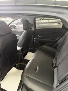 2022 Hyundai Elantra 1.5L CVT LUX Premium — фото 8