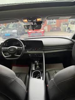 2022 Hyundai Elantra 1.5L CVT LUX Premium — фото 9