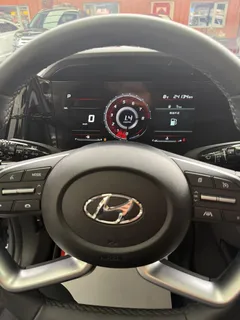 2022 Hyundai Elantra 1.5L CVT LUX Premium — фото 13