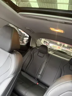 2022 Hyundai Elantra 1.5L CVT LUX Premium — фото 18