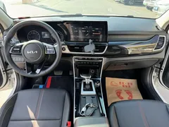 2021 Kia Seltos 1.5L CVT Trend, белый — фото 5