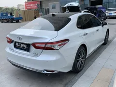 2023 Toyota Camry 2.5G Luxury, белый — фото 4
