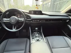 2021 Mazda Mazda3 2.0L AT, белый — фото 6