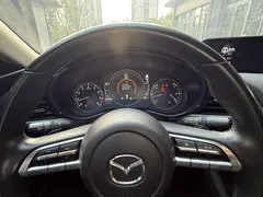 2021 Mazda Mazda3 2.0L AT, белый — фото 8