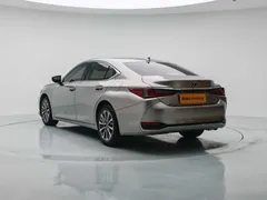 2022 Lexus ES 200 Excellence — фото 5