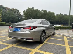 2022 Lexus ES 200 Excellence — фото 6