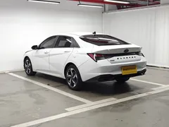 2022 Hyundai Elantra 1.5L CVT LUX Premium, белый — фото 5