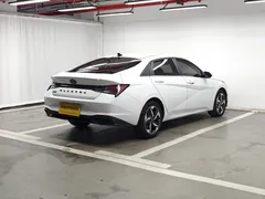 2022 Hyundai Elantra 1.5L CVT LUX Premium, белый — фото 7