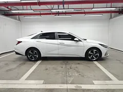 2022 Hyundai Elantra 1.5L CVT LUX Premium, белый — фото 8