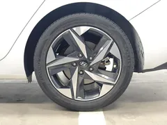 2022 Hyundai Elantra 1.5L CVT LUX Premium, белый — фото 15