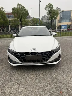 2021 Hyundai Elantra 1.5L CVT LUX Premium, белый — фото 2