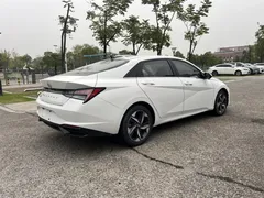 2021 Hyundai Elantra 1.5L CVT LUX Premium, белый — фото 6