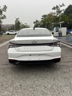 2021 Hyundai Elantra 1.5L CVT LUX Premium, белый — фото 7