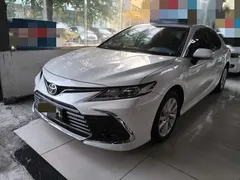 2023 Toyota Camry 2.0GVP Leading, белый — фото 1
