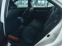 2023 Toyota Camry 2.0GVP Leading, белый — фото 5