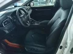 2023 Toyota Camry 2.0GVP Leading, белый — фото 6