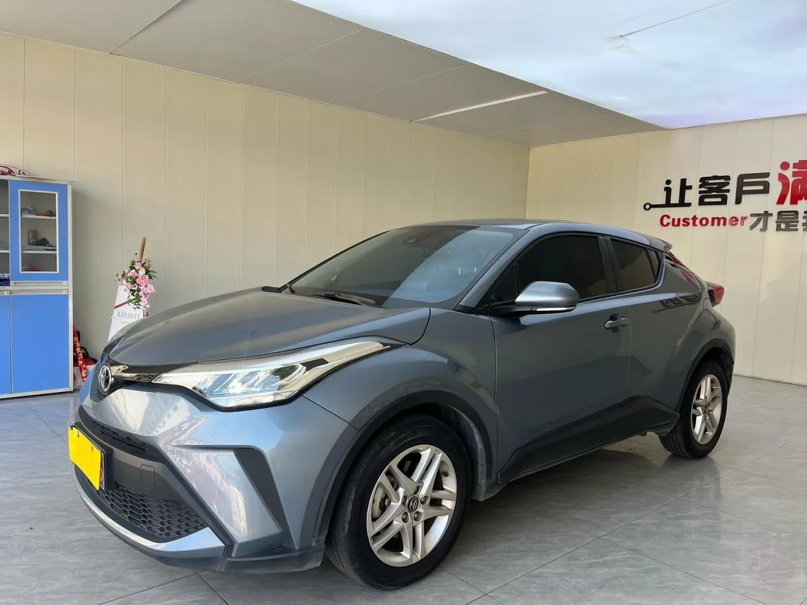 2022 Toyota C-HR 2.0L Leading