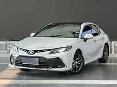 2021 Toyota Camry 2.5G Luxury, белый — фото 1