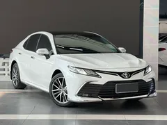 2021 Toyota Camry 2.5G Luxury, белый — фото 3