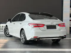 2021 Toyota Camry 2.5G Luxury, белый — фото 4