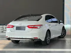 2021 Toyota Camry 2.5G Luxury, белый — фото 5