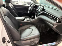 2021 Toyota Camry 2.5G Luxury, белый — фото 13