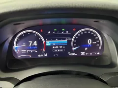 2021 Toyota Camry 2.5G Luxury, белый — фото 16