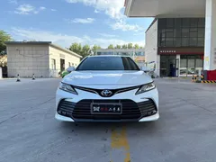 2022 Toyota Camry 2.0G Luxury, белый — фото 2
