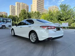 2022 Toyota Camry 2.0G Luxury, белый — фото 9