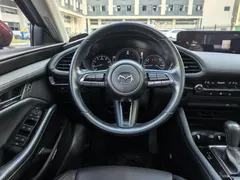 2022 Mazda Mazda3 2.0L AT, красный — фото 12
