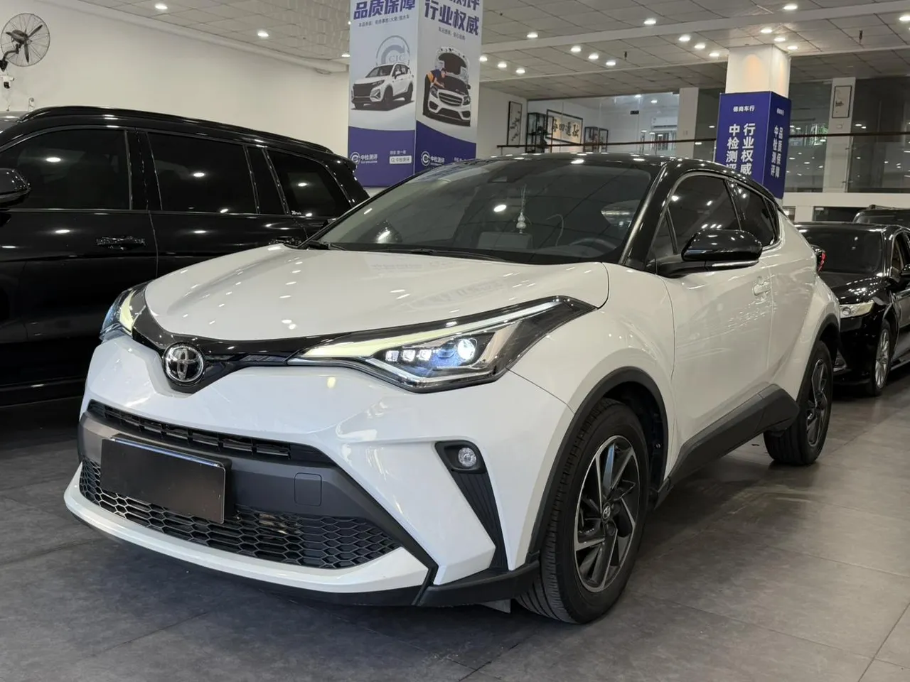 2022 Toyota C-HR 2.0L Leading