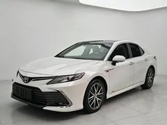 2021 Toyota Camry 2.5G Luxury, белый — фото 1