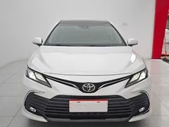 2021 Toyota Camry 2.5G Luxury, белый — фото 3