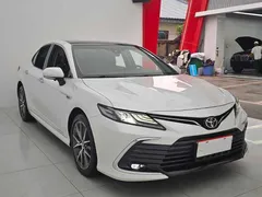 2021 Toyota Camry 2.5G Luxury, белый — фото 4