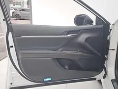 2021 Toyota Camry 2.5G Luxury, белый — фото 5