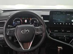2021 Toyota Camry 2.5G Luxury, белый — фото 7