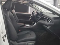 2021 Toyota Camry 2.5G Luxury, белый — фото 14