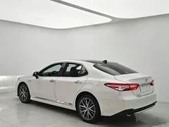 2021 Toyota Camry 2.5G Luxury, белый — фото 15